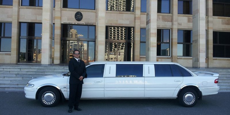 Start Your Holiday with an Airport Limo Service